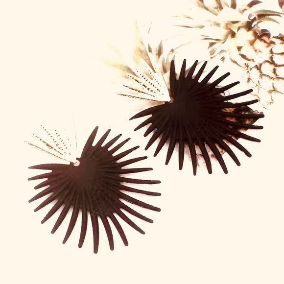 Zara “Radiance” Black Heart Crown Sunburst Sunbeam Sunray Regal Royal Earrings - Picture 3 of 9